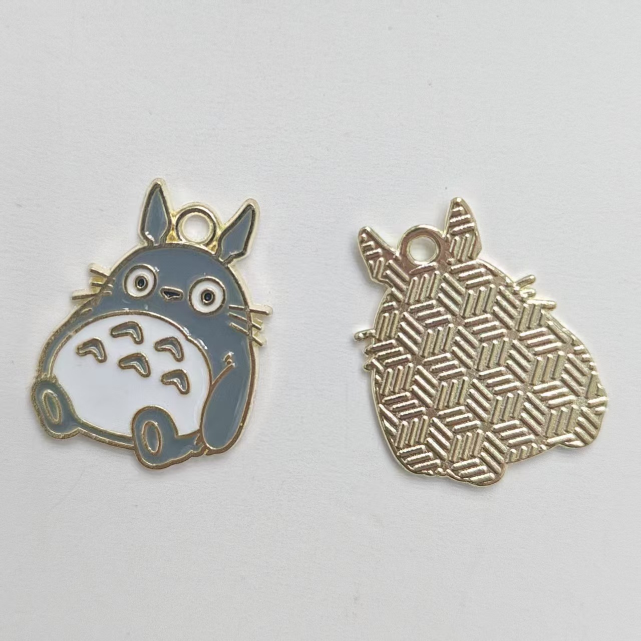 Gray totoro-sitting-23mm*19mm