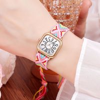 Nouvelle montre carrée pour femme 2026, élégante montre à quartz avec boîtier en alliage pour femme, bracelet tissé unique, vente en gros