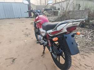 Yamaha1 <span class=keywords><strong>Tenshin</strong></span> 125cc Moto tout-terrain avec système de démarrage double, puissance robuste et qualité fiable - Product Image 3