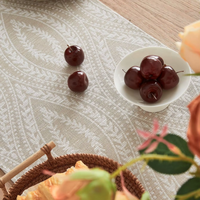 Nappe de table beige carrée simple en jacquard tissé à rayures géométriques, écologique et durable, avec pompons, pour la maison, les fêtes et l'hôtellerie - Vente en gros usine