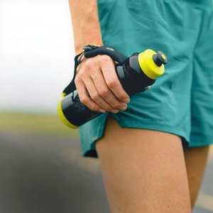 Bouteille souple de course à pied de 525 ml avec sangle amovible pour l'hydratation en entraînement et le jour de la course - Product Image 4