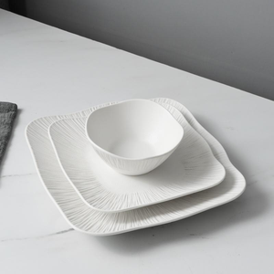 ชุดอาหารเย็นเซรามิกสมัยใหม่พร้อมเคลือบรีแอกทีฟรักษ์โลก จานและชามแบบ OEM/ODM ชุดอาหารหรูหราทำจากโบนไชน่า - Product Image 1