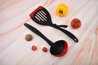 Pince de cuisine en nylon 2-en-1 Spatule à oeuf Flipper Pancake Turner Pince à steak pour la cuisson des grillades