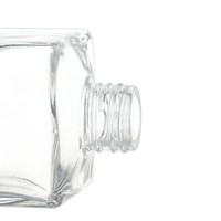 Échantillon gratuit Vente en gros Verre 100 ml 150ml 200ml 4oz Bouteille vide carrée de luxe pour la décoration d'intérieur