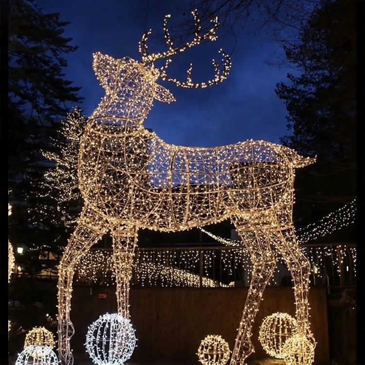 Yüksek kaliteli açık dev dekorasyon akrilik ren geyiği tatil 3d noel geyik LED Motif ışık