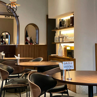 Ensemble de table et de chaises de restaurant rondes en bois laminé chêne, style moderne chinois, pour café commercial, boutique de café et thé, fabrication chinoise
