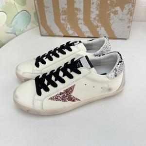 รองเท้าผ้าใบดีไซน์ใหม่ปี 2026 พื้นสีทอง รุ่น Super Goose สีดำวิบวับ ประดับดาว พร้อมเชือกผูก แฟชั่นสุดหรู สวยสง่า สไตล์คลาสสิคสำหรับฤดูใบไม้ผลิ - Product Image 5