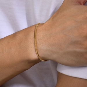 Bracelet minimaliste anti-ternissement en acier inoxydable de luxe à maillons fins pour femmes et hommes - Product Image 5