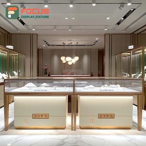 Exhibidores de Joyería Premium Personalizados, Superficie Pulida, Vitrina de Vidrio para Tiendas de Marca - Product Image 4