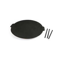 Table de restaurant coréen barbecue grill plaque griller les aliments sur une table de plaque chauffante en fer