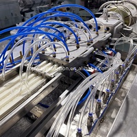 Machine de fabrication de panneaux muraux intérieurs en PVC WPC à grande vitesse pour la fabrication de panneaux cannelés en PVC WPC à prix d'usine