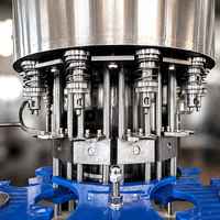 Machine de remplissage d'eau minérale à fonctionnement stable, type split, 12 têtes de remplissage, qualité industrielle pour bouteilles PET, idéale pour les usines en démarrage.
