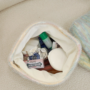 Sites de commerce électronique chinois Sacs et étuis à cosmétiques avec logo personnalisé de haute qualité Sac de rangement pour cosmétiques <span class=keywords><strong>en</strong></span> peluche <span class=keywords><strong>arc</strong></span>-<span class=keywords><strong>en</strong></span>-<span class=keywords><strong>ciel</strong></span> - Product Image 3