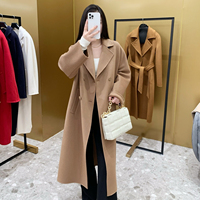 Manteau long en cachemire et laine double face pour femme, style mode automne-hiver 2026, coupe ample et oversize, double boutonnage, couleur camel