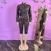 Set Legging 2 Potong Motif Leopard Kasual Musim Gugur 2026 Terbaru Dengan Jaket Pendek dan Celana Capri Slim Pinggang Tinggi