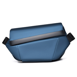 Sac bandoulière imperméable pour homme avec logo personnalisé et lettres décoratives, idéal pour les voyages - Product Image 1