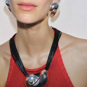 2024 joyería de moda cara brillante Concha colgante collar moda geometría exagerada línea de cera océano Shell cuero código collar - Product Image 2