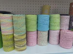 Vente en gros de rouleau de ficelle de raphia en papier souple à double brin torsadé coloré en papier de style corde naturelle pour emballage de cadeaux - Product Image 3