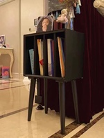 Meuble de rangement moderne en bois massif pour amplificateur et vinyles, idéal pour la maison, l'hôtel ou comme meuble d'appoint de canapé dans le salon ou la chambre.