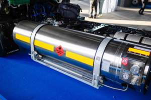 Chasis de Construcción WEICHAI H120 12T Euro III, Eje Manual 4T+8T, Bastidor de 865 mm, Distancia Entre Ejes de 4200 mm, Guardabarros, Protección Frontal de Acero - Product Image 5