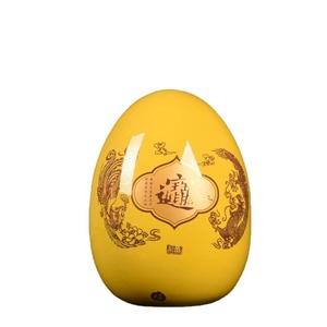 Œuf en céramique jaune impérial chinois, ornement Feng Shui en porcelaine avec dragon et phénix dorés pour la prospérité - Product Image 1