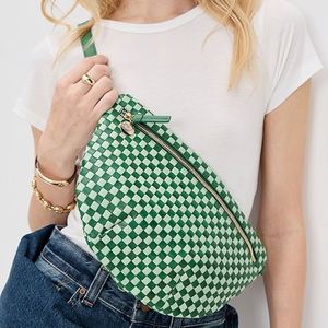 Bolso de cintura grande para mujer, de cuero personalizado, verde, tejido a cuadros, bandolera, con cremallera, portátil, para viaje, para llevar en cualquier lugar. - Product Image 1