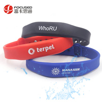 Günstige NFC-Silikonarmbänder Smart-Gummiarmband mit Zahlungschip Sport Wasserdicht Hotelschloss Event-Ticket RFID NFC-Armband