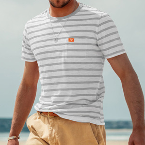 T-shirt rayé confortable et respirant de style professionnel, avec poches, pour hommes – Collection été 2026 – Vente en gros usine – Meilleures ventes – Tendance - Product Image 2