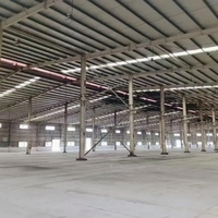 Bâtiment préfabriqué en structure d'acier, entrepôt à grande portée, atelier, hangar en acier robuste pour usage industriel