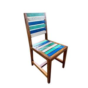 La chaise de salle à manger DC Jari Jari présente un design antique multicolore, idéale pour un mobilier de salle à manger élégant, intérieur et extérieur. - Product Image 1