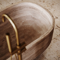 Baignoire de luxe en travertin Kumusi Furniture pour hôtel, baignoire de trempage intérieure en surface solide avec drain central en pierre