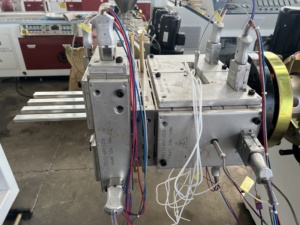 <span class=keywords><strong>WPC</strong></span> hàng rào co-đùn khuôn nhựa PVC gỗ hiện đại/ngoài trời Vườn riêng tư <span class=keywords><strong>WPC</strong></span> sân nhà Composite hàng rào Bảng điều chỉnh Hội Đồng Quản Trị - Product Image 3