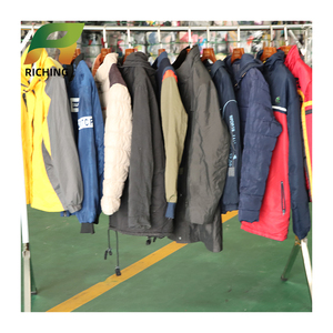 Chaqueta de invierno para mujer en ropa talla 1 usada para <span class=keywords><strong>Brecho</strong></span> de Brasil - Product Image 6