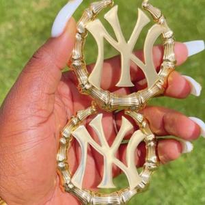 INS مخصص اسم الفولاذ المقاوم للصدأ xoxo عناق قبلة هوب مقرعة الباب كبيرة أقراط حلقية كبيرة الروطان الذهب مطلي الخيزران أقراط - Product Image 3