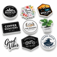 Autocollants en vinyle PVC découpés sur mesure, étanches, à faible MOQ, avec logo et dessins animés, pour l'image de marque XJY