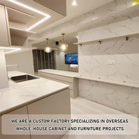 Ensemble de cuisine moderne de luxe, armoires en acrylique sur mesure avec comptoirs en quartz, fabricant professionnel de cuisines