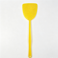 Raquette à mouches en plastique, tue-mouches manuel à long manche, raquette à mouches en maille durable pour la lutte contre les insectes et les nuisibles à la maison, en intérieur et en extérieur