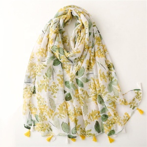 Nouveau dames jaune fleur florale imprimé Viscose Voile écharpe Hijab avec gland crème solaire coton sentiment écharpes châles de plage - Product Image 1