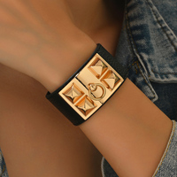 Bracelet tendance J&S, tendance mode, bracelet en alliage plaqué or, design géométrique exagéré pour l'anniversaire des femmes