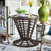 Table d'appoint en rotin brun clair de style bohème pour la décoration intérieure et extérieure, patio, jardin