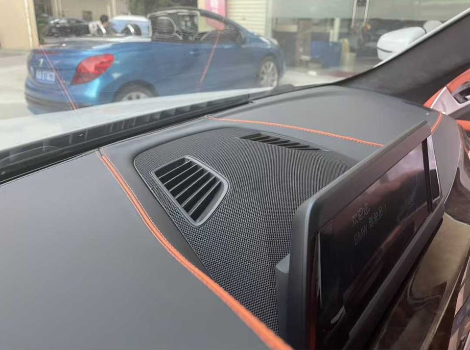 YL Dashboard Door Panel Is Grey and the Interior Material Is Durable ...