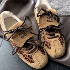 Zapatillas de Entrenamiento para Mujer, Antideslizantes, con Cierre de Cordones, Estilo Tenis, Bordado, Parte Superior de Cuero Genuino, Suela de Goma, Diseño de Diseñador - Product Image 4