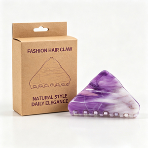 Pince à cheveux triangulaire en acrylique à motif floral avec logo personnalisé et surface texturée pour collections de boutiques féminines - Product Image 1