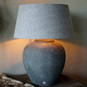 Base de Lámpara de Mesa Contemporánea Clásica y Majestuosa, Diseño Rústico en Cerámica Gris, Pantalla de Tela Hecha a Mano, Ecológica, Elegante para Diwali - Product Image 1
