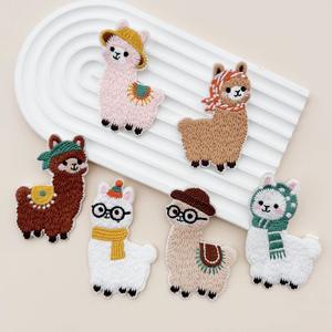 Patchs en tissu brodés en alpaga, autocollants de réparation pour doudounes - Product Image 1