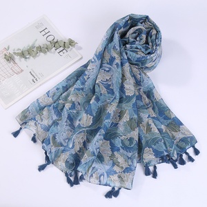 ผ้าพันคอผ้าก๊อซขนาดใหญ่สไตล์ลำลองสำหรับผู้หญิง ลายญี่ปุ่นเกาหลีใหม่ ผ้าฝ้ายลินินสดใส ผ้าคลุมไหล่สำหรับฤดูใบไม้ร่วง ป้องกันแสงแดด พร้อมพู่ห้อยยาว - Product Image 6