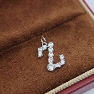 จี้ตัวอักษรเงินแท้ 925 รุ่นคลาสสิกจาก UM Jewelry สำหรับผู้หญิง เด็ก ของขวัญวันครบรอบ วันแต่งงาน และโอกาสพิเศษต่างๆ - Product Image 4