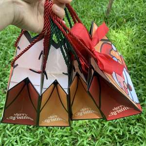 Bolsas de Compra de Papel Resistente Reutilizables, Ecológicas, a Prueba de Humedad, Personalizadas al por Mayor, Bolsas de Regalo Cosméticas Elegantes con Laminación de Logotipo - Product Image 1