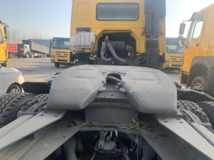Nuevo Camión Tractor Sinotruk Howo Nx 430hp 6x4 Euro 2 con Volante a la Izquierda, Precio de Fábrica, Venta de Cabeza Tractora - Product Image 3