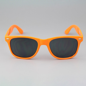 Vente en gros 2025 Logo personnalisé Lunettes de soleil pour adultes Design mignon cerise avec monture orange à lentille UV400 pour les fêtes et les lunettes - Product Image 2